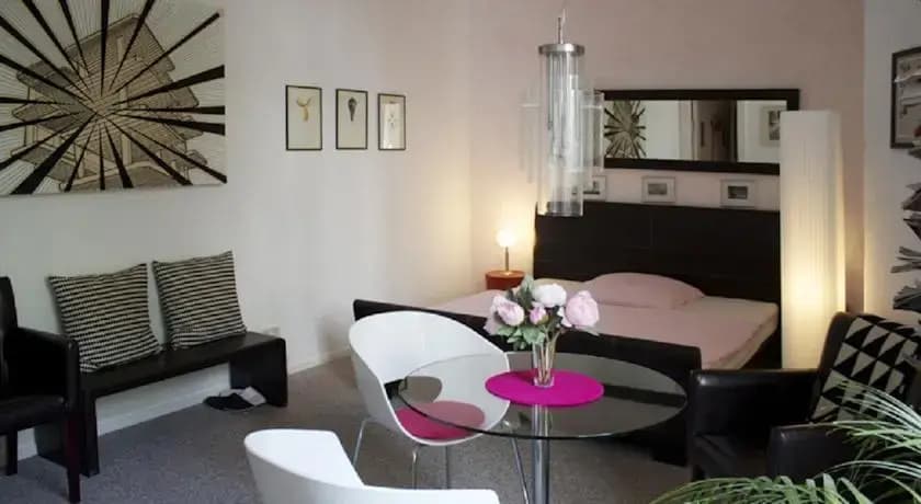 Ber.Ho. Apartments Kollwitzplatz - photo 2