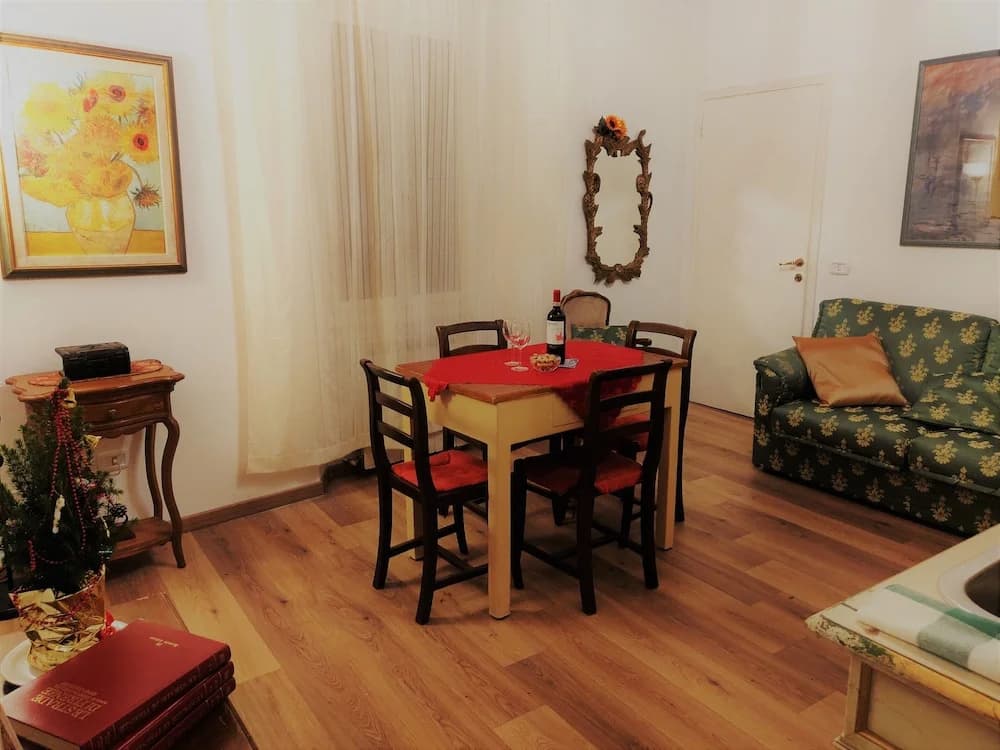Golden Authentic Florentine Gem, Perfect Location - photo 4
