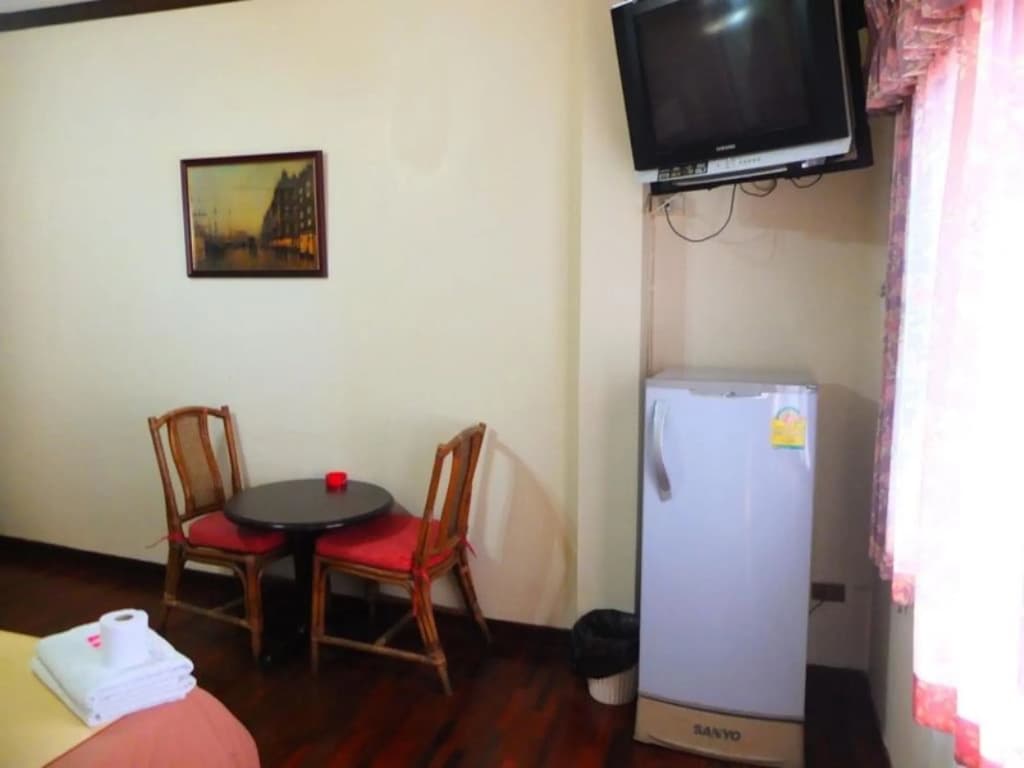 The Caddy Shack Inn - photo 2