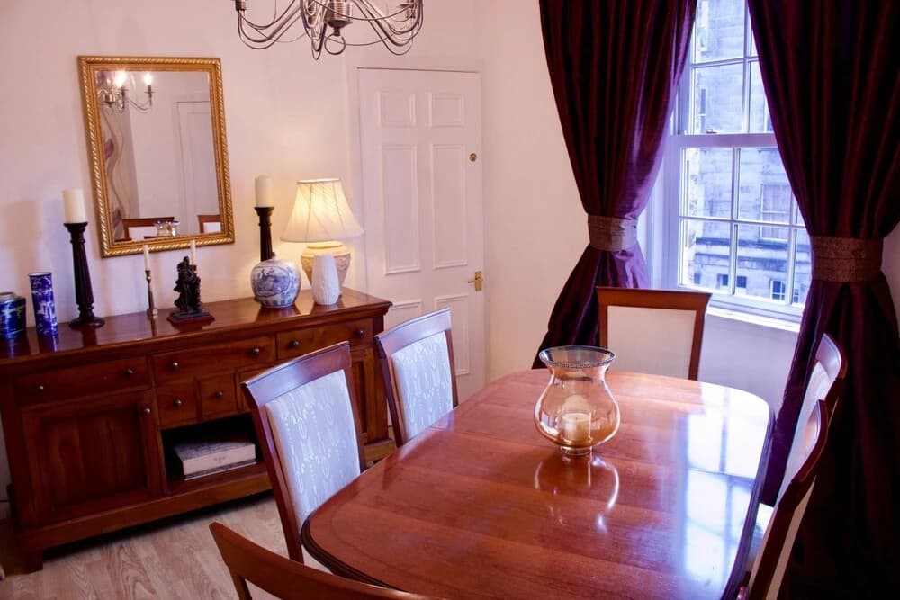 2 Bedroom Central Edinburgh Flat - photo 11