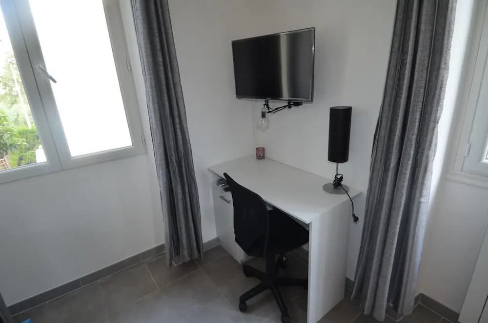 Quiet Modern Studio In The Heights Of The Port Of Nice - photo 5