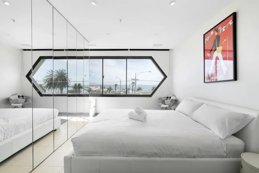 ELAINE, 2BDR St.Kilda Apartment - photo 1
