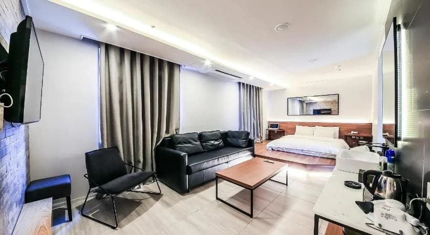 Blvd Hotel - photo 40