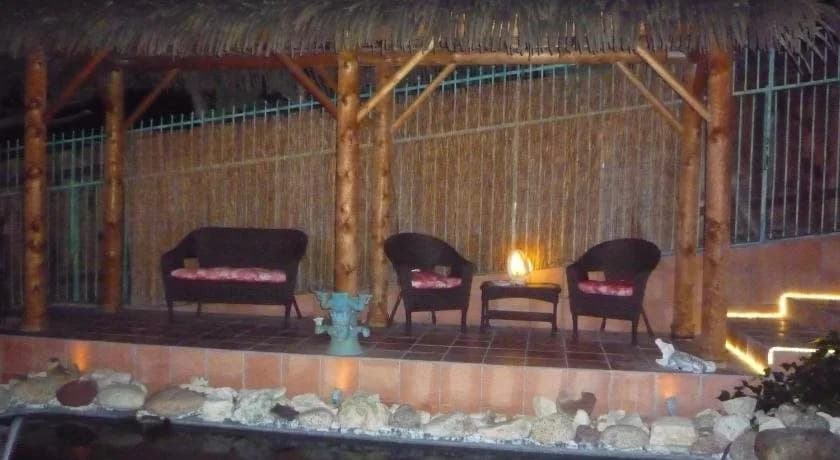 Woodland Hills Calabasas Guesthouses - photo 8