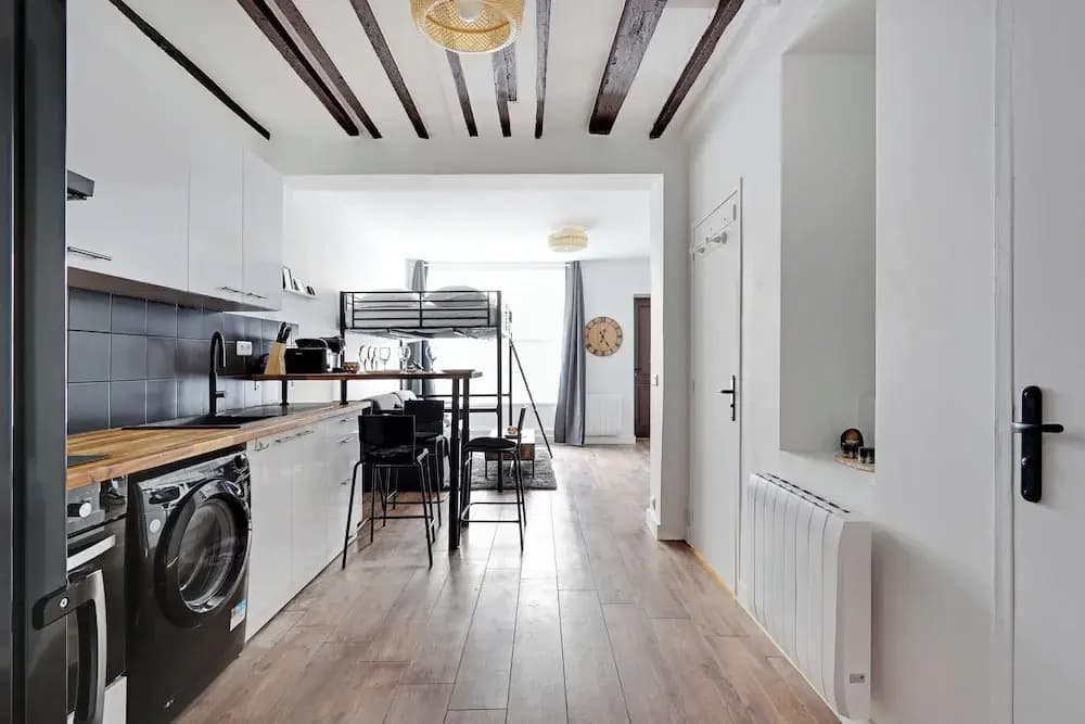 Spacious Studio in Cute Neighborhood - photo 1