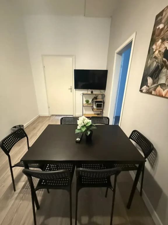 Simple 2BR Near Westbahnhof Station - photo 11
