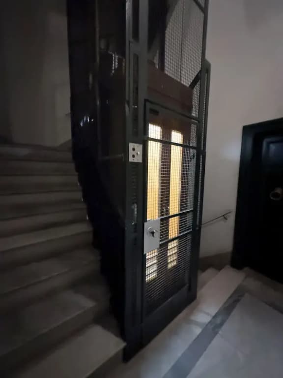 Spanish Steps Romantic Nest With Balcony - photo 29