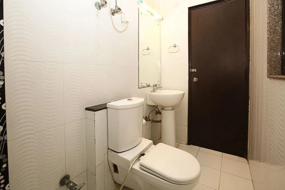 Capital O 329 Hotel C-Park Inn - photo 8