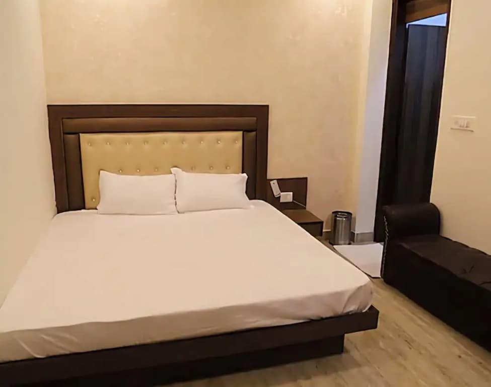 Hotel Mona Regency - photo 6