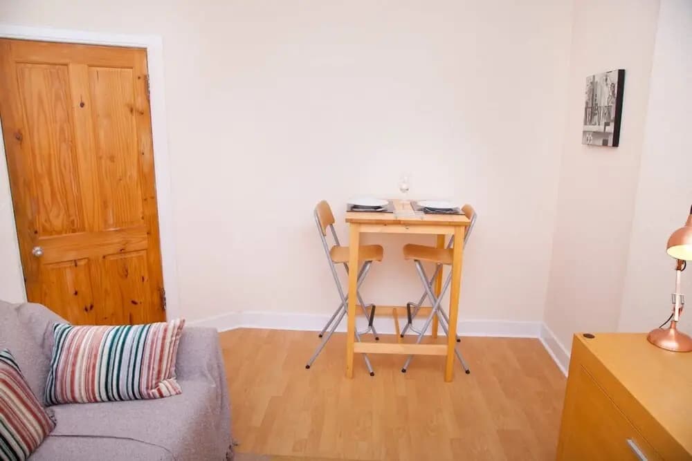 Bright & Quiet Edinburgh Home with Parking - photo 3