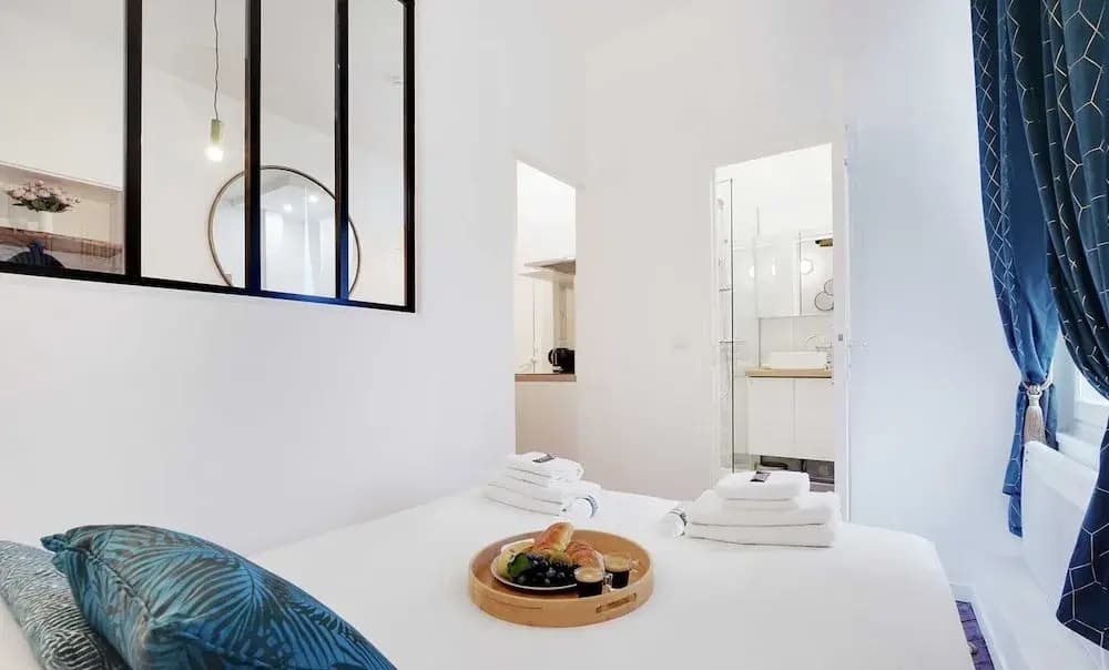 Chic Apartment in Paris for Couple - photo 2