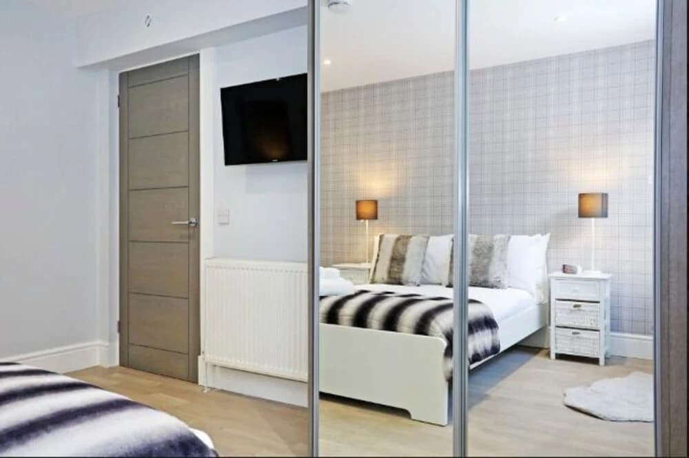 Modern, Stylish Apt. in Excellent Central Location - photo 6