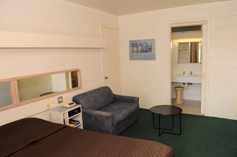 The Peninsula Motor Inn - photo 5