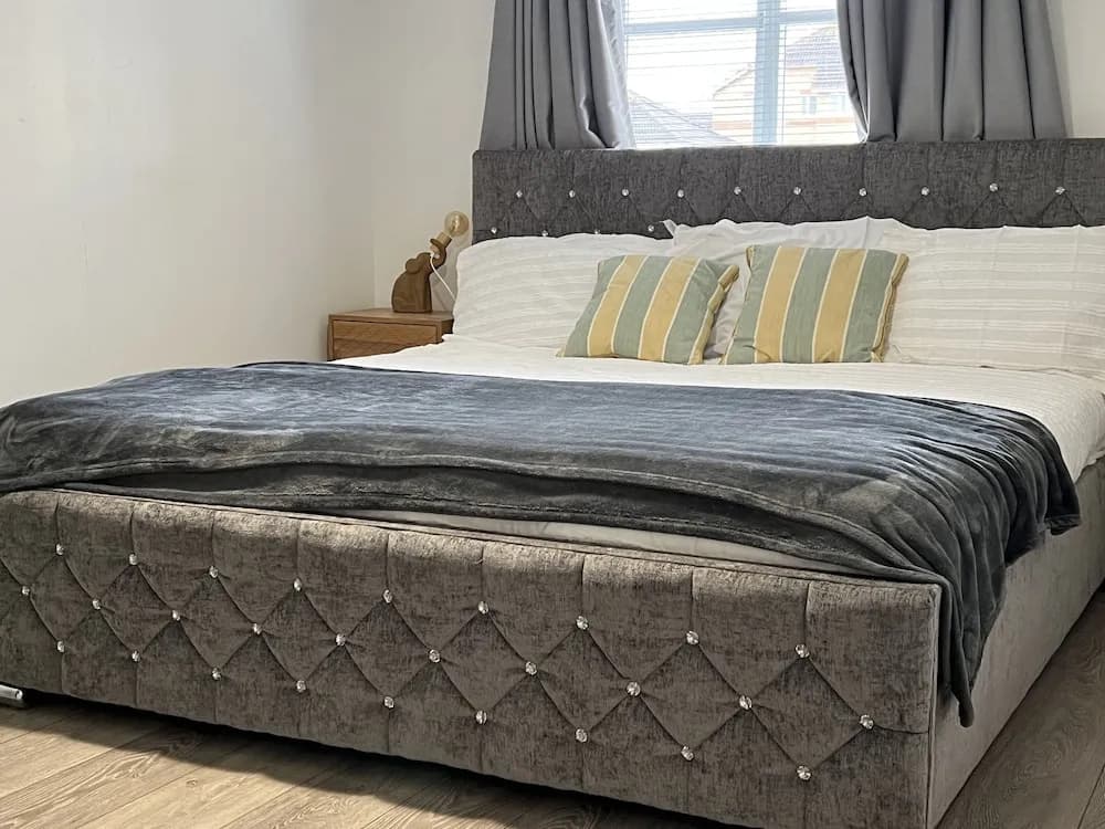 Impeccable 2-bed Apartment in Erith - main photo
