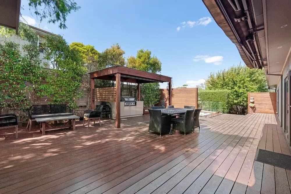 Luxurious 3-bed Home With Outdoor Spa - photo 5