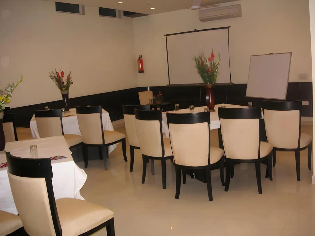 Hotel Meridian Plaza - photo 10