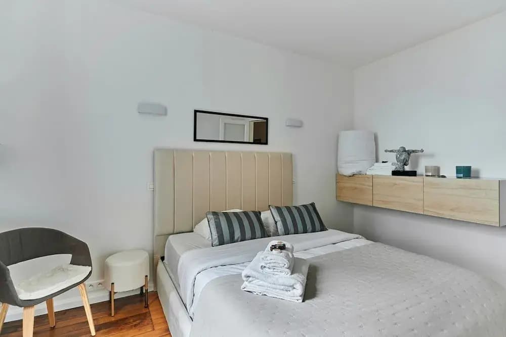 Charming 1 Bedroom Apartment Eiffel Tower - photo 2