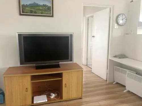 Convenient, Bright and Affordable 2 Bedroom Unit - photo 3