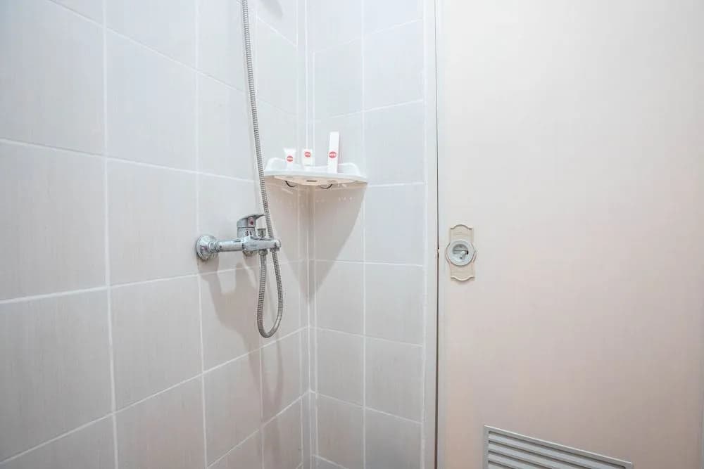 OYO 1070 Kuningan Residence - photo 8
