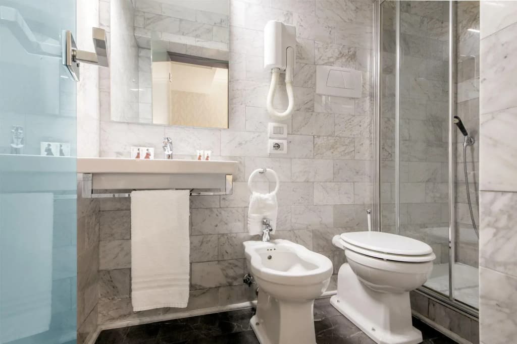 Alexandra Hotel - photo 10