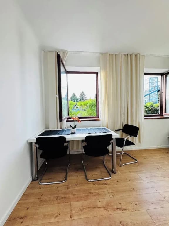 Cozy 3BR Apt with Garden Sleeps 10 - photo 6