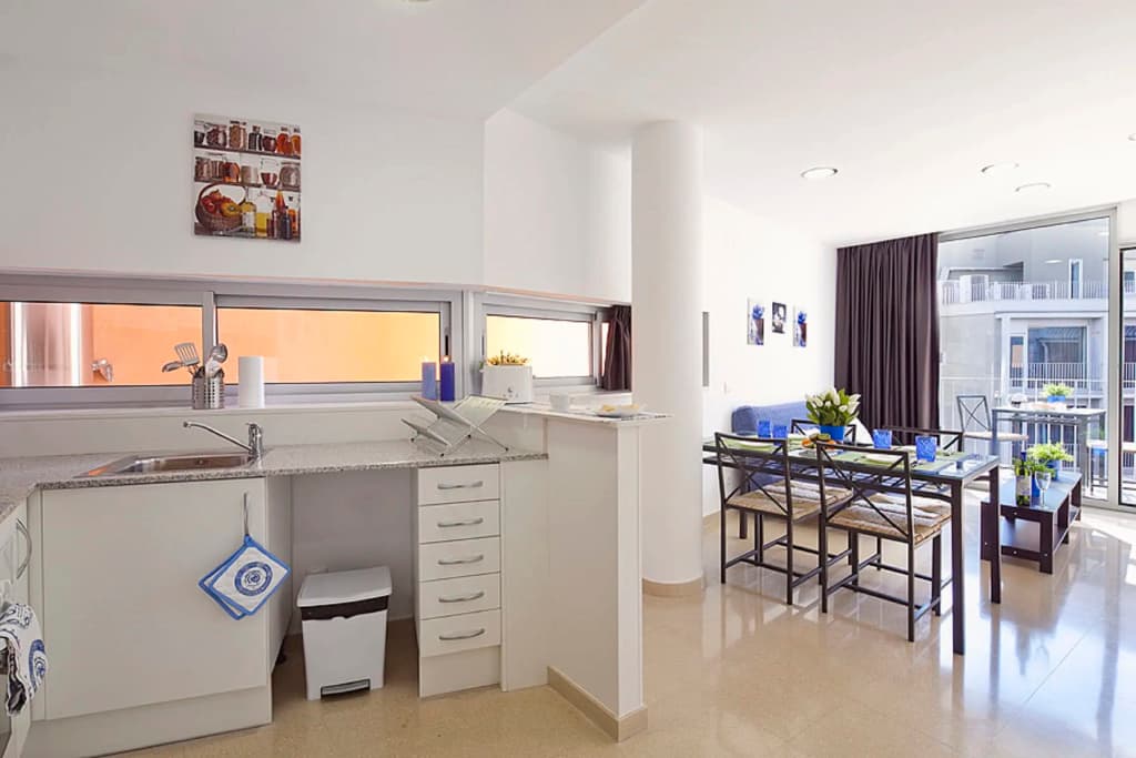 Charmsuites Paralel Apartments - photo 16