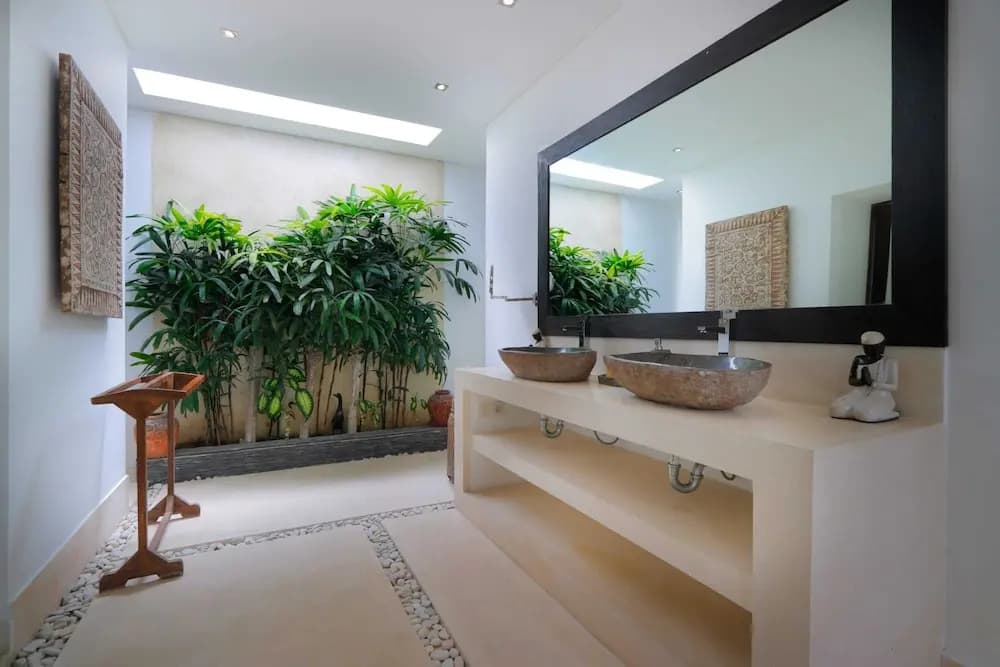 Elegant Private Villa, 3 BR, Seminyak With Staff - photo 10