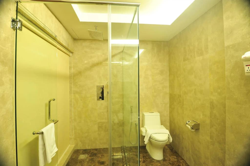 Hallmark Crown Hotel - photo 11