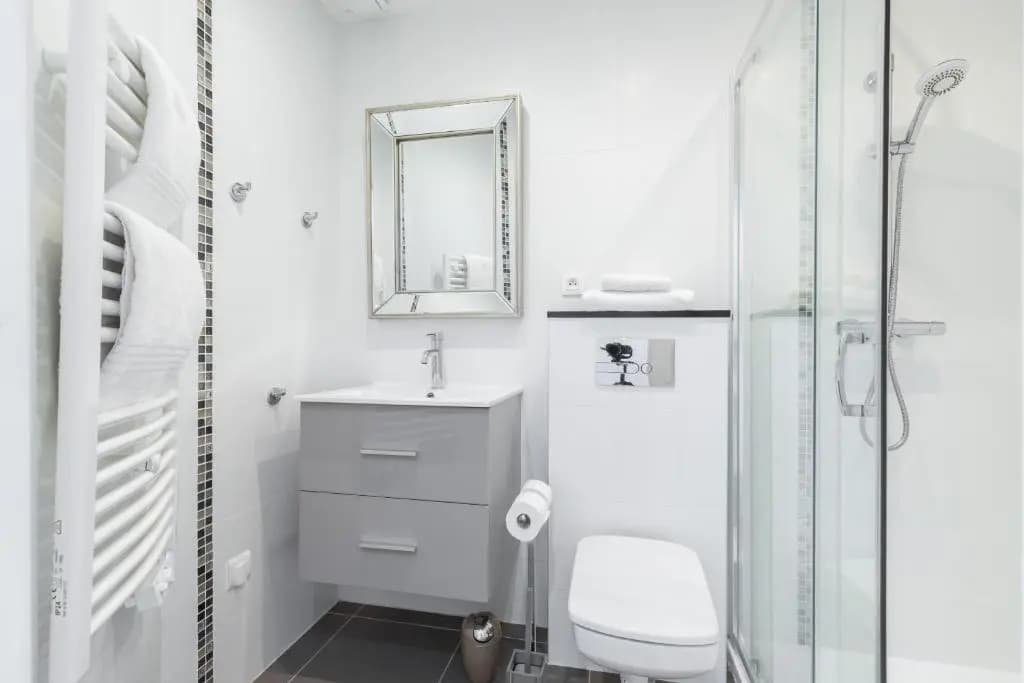 Cosy 1 Bdr Near Garibaldi Square - Top Floor & AC - photo 8