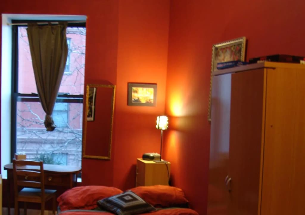 Harlem Bed and Breakfast - photo 2