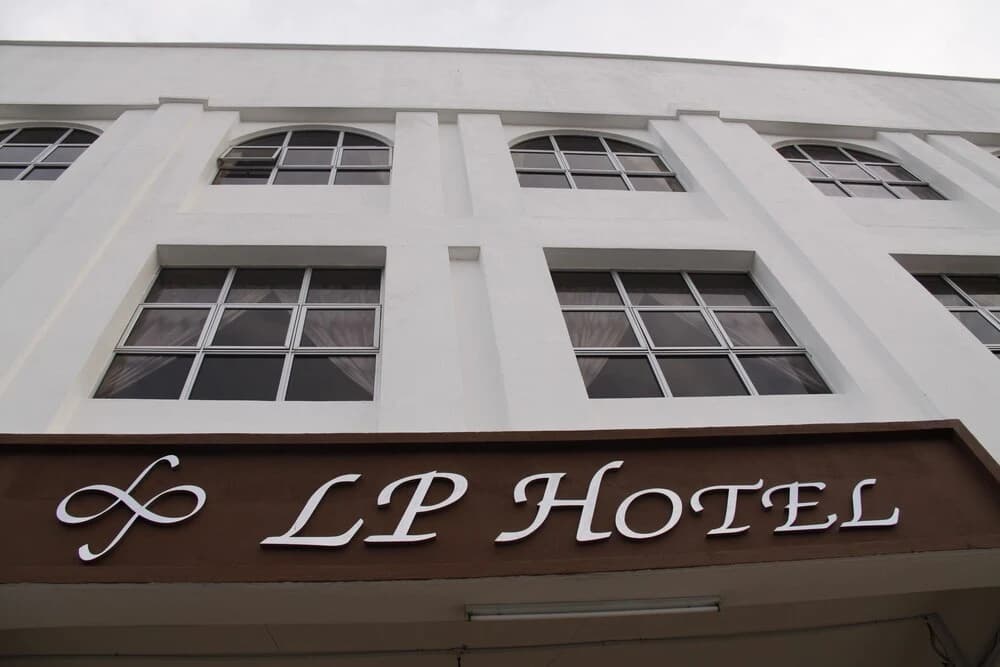 LP Hotel Tanjong Malim - photo 1