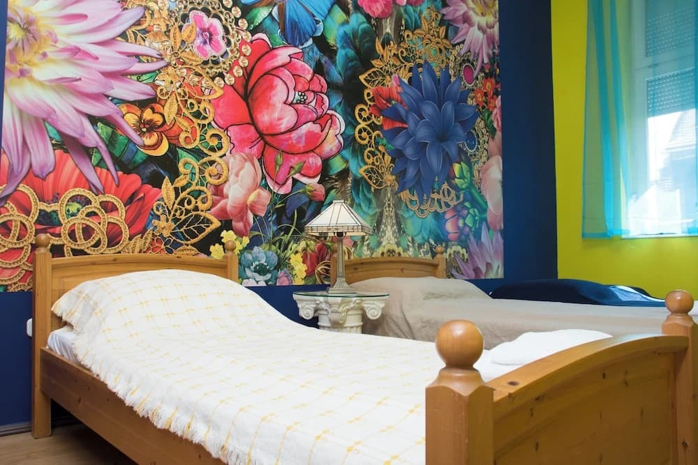 Vibrant 3 Bedroom Apartment In The Pulsing Heart Of Budapest - photo 6