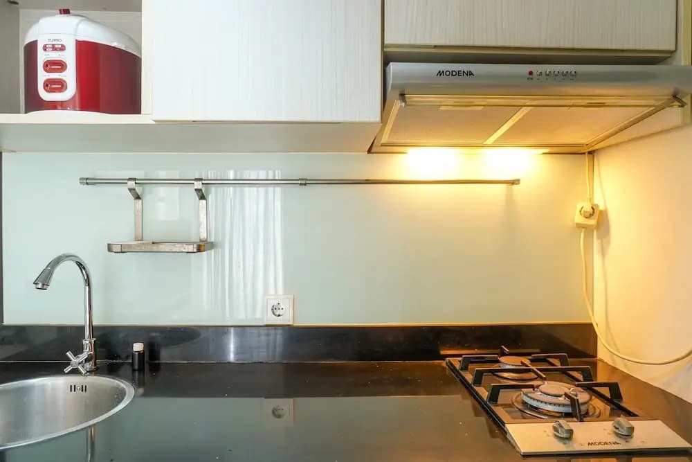 Best Spacious Studio Belmont Residence Puri Apartment - photo 13