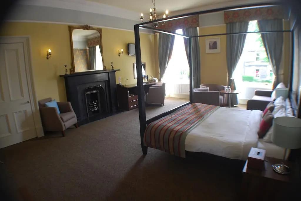 The Salisbury Hotel - photo 2