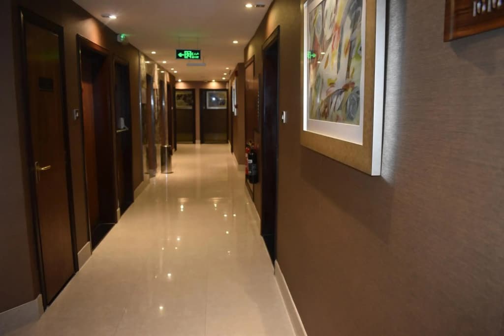 Emirates Plaza Hotel - photo 12