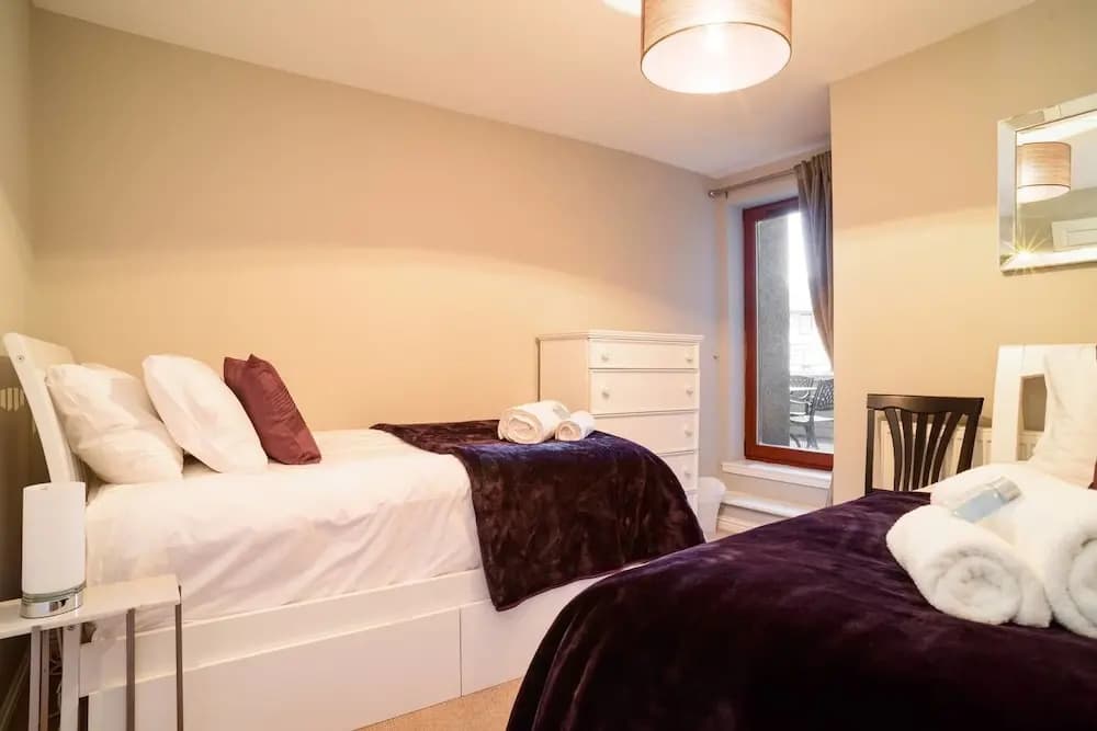 JOIVY Gorgeous Stockbridge Apt With Underground Parking - photo 4