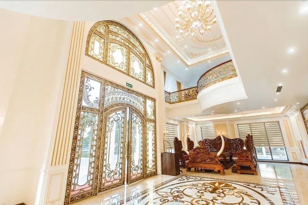Dragon Legend Hotel - photo 2