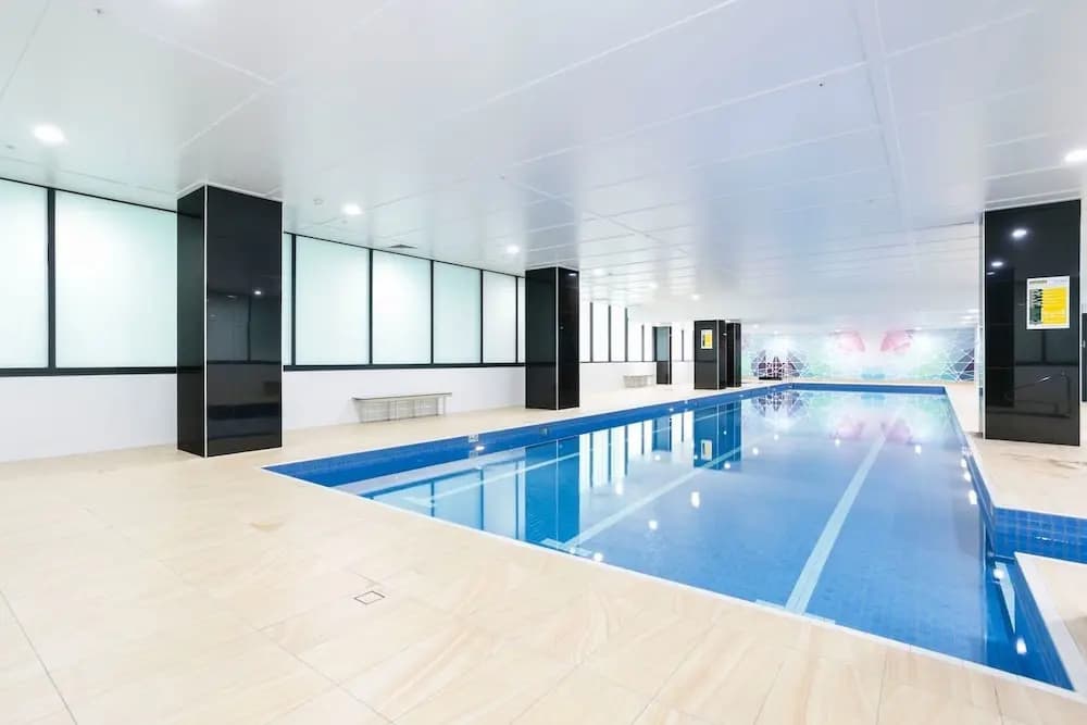 Chic CBD Pad + Pool + Gym + Sauna + Parking - photo 9