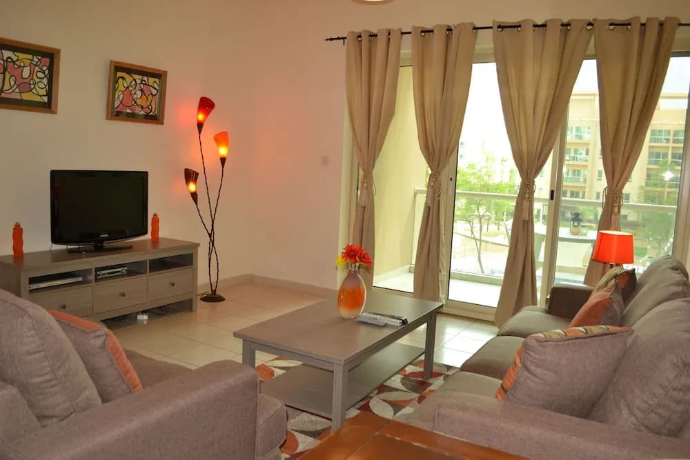 (Nickname Oasis) Spacious 1BR Apt. w/ terrace and pool view - photo 2