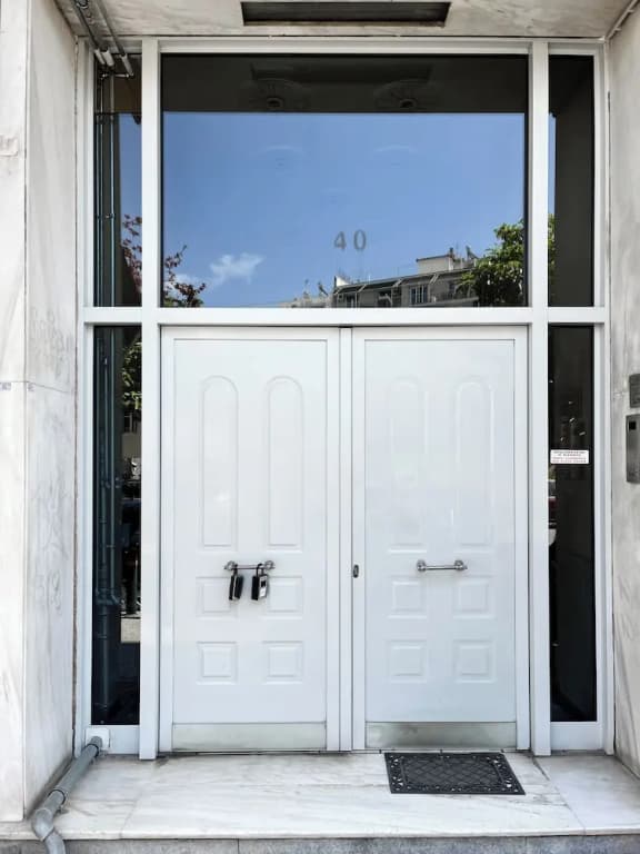 Minimal Studio with Balcony in Central Athens - photo 10