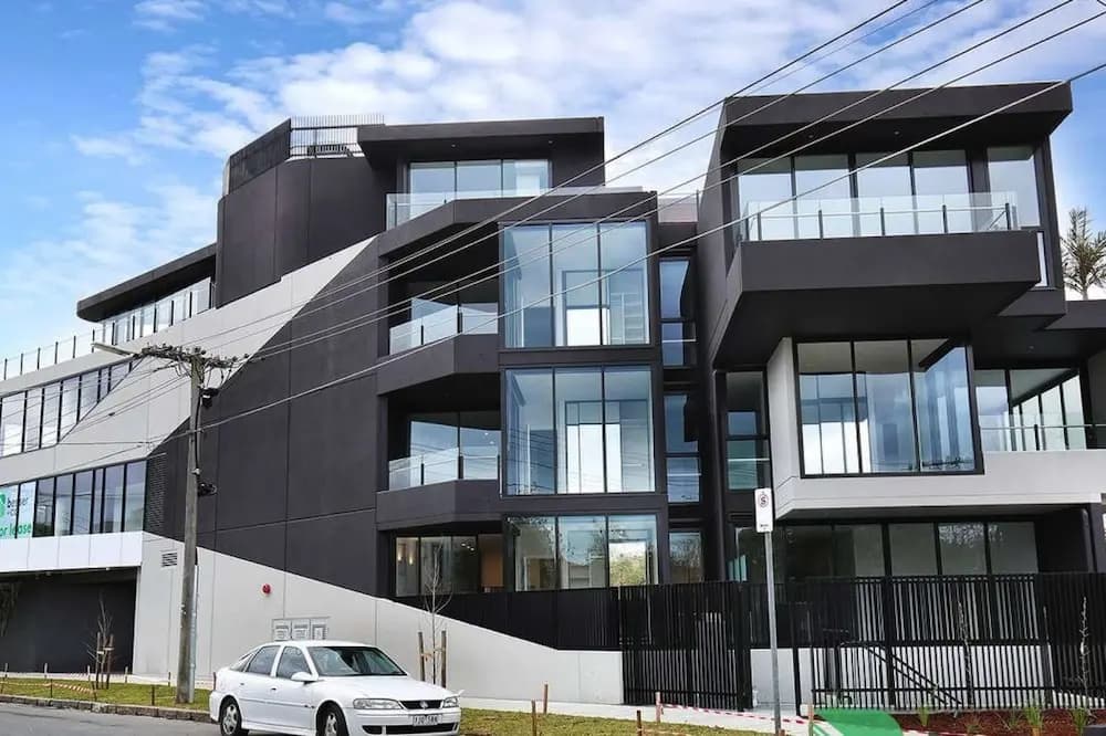 Caulfield North Executive - photo 1