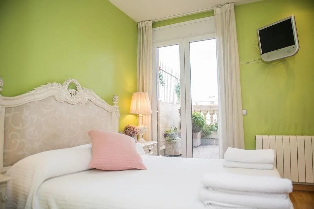Go Barcelona Guest House - photo 5