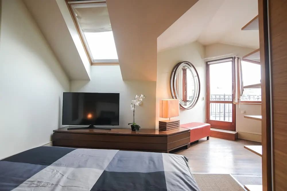 Pelicanstay Montaigne Apartments - photo 2