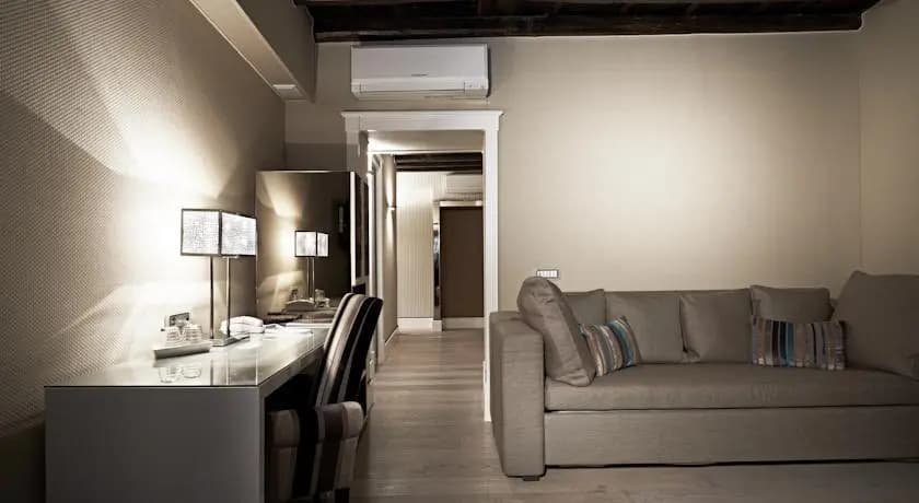 Silver Royal Suite - main photo
