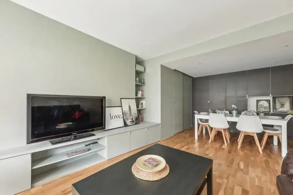 Spacious Apartment With Balcony -11th- Mobility le - photo 6