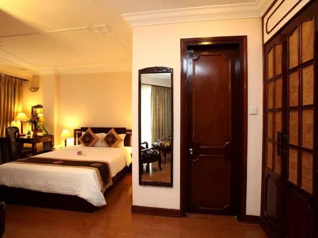 Saigon Hotel - photo 4