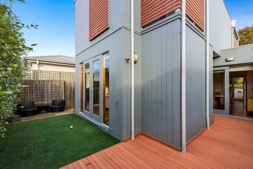 Chic 2-bed Home By Bustling Shops - photo 9