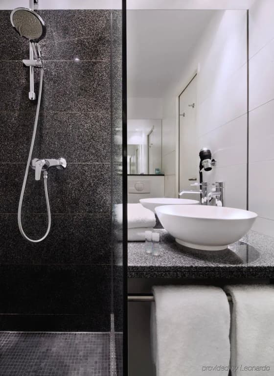 Motel One Berlin-Mitte - photo 10