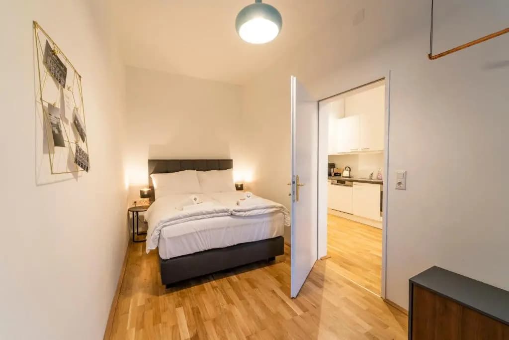 Generous Apartment next to the VIC/UNO - photo 7