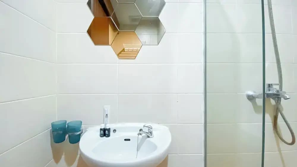 Good Choice and Homey 2BR Apartment at Belmont Residence Puri - photo 8